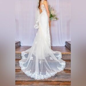 Size 6 but had had some alterations done to the back, sleeves